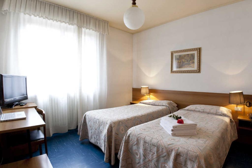 Hotel Dante Ponte nellʼAlpi Exteriér fotografie